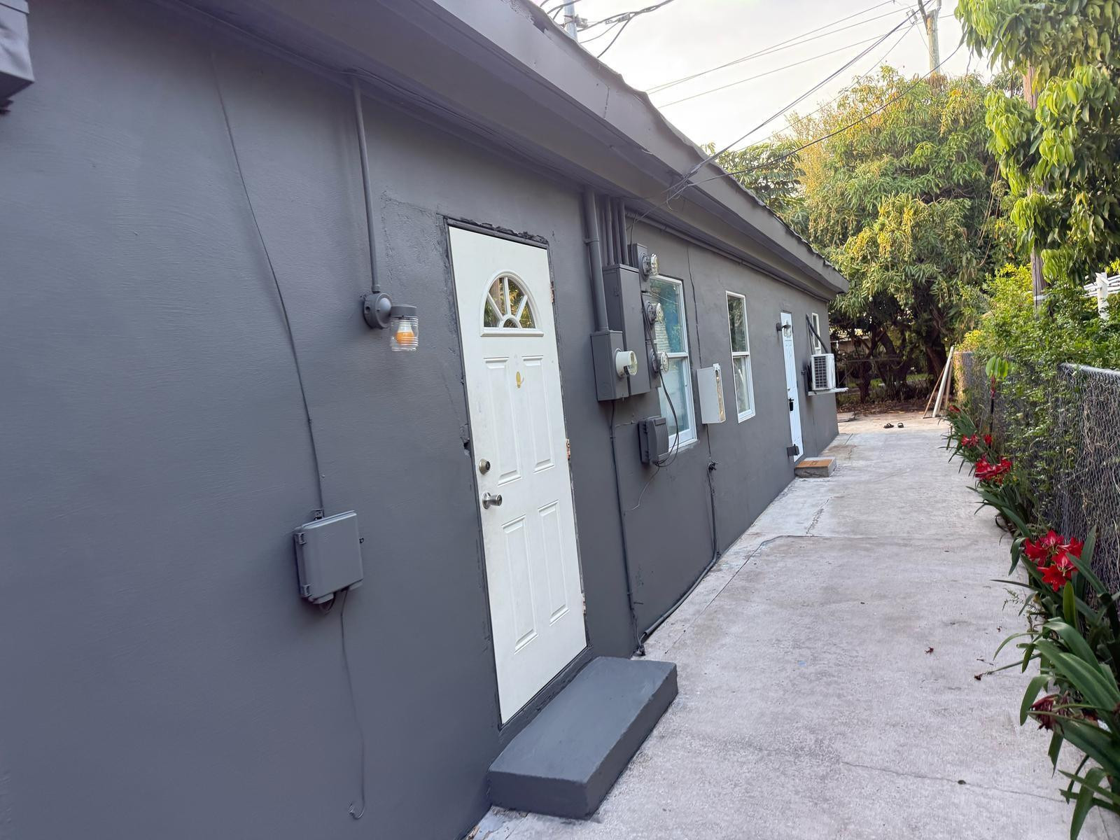 2739 Lincoln Street — Photo 3