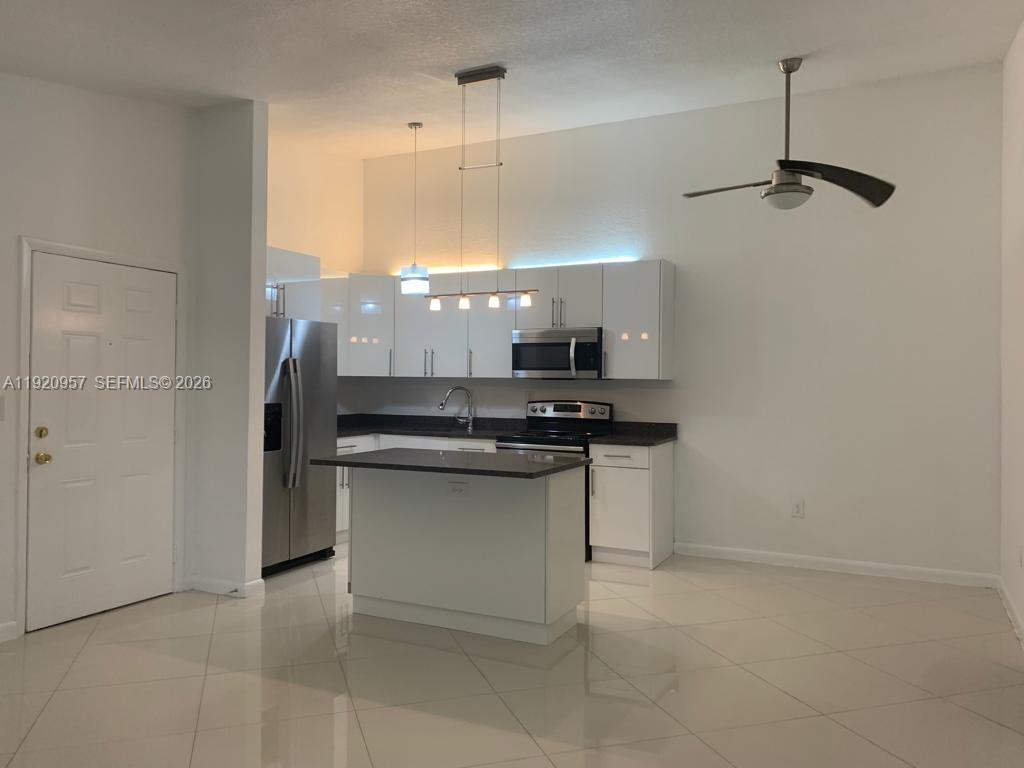 907 NE 199th St # 204 — Photo 4