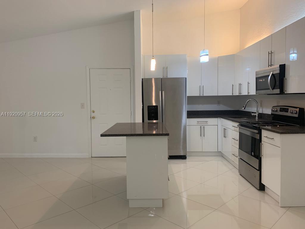 907 NE 199th St # 204 — Photo 5
