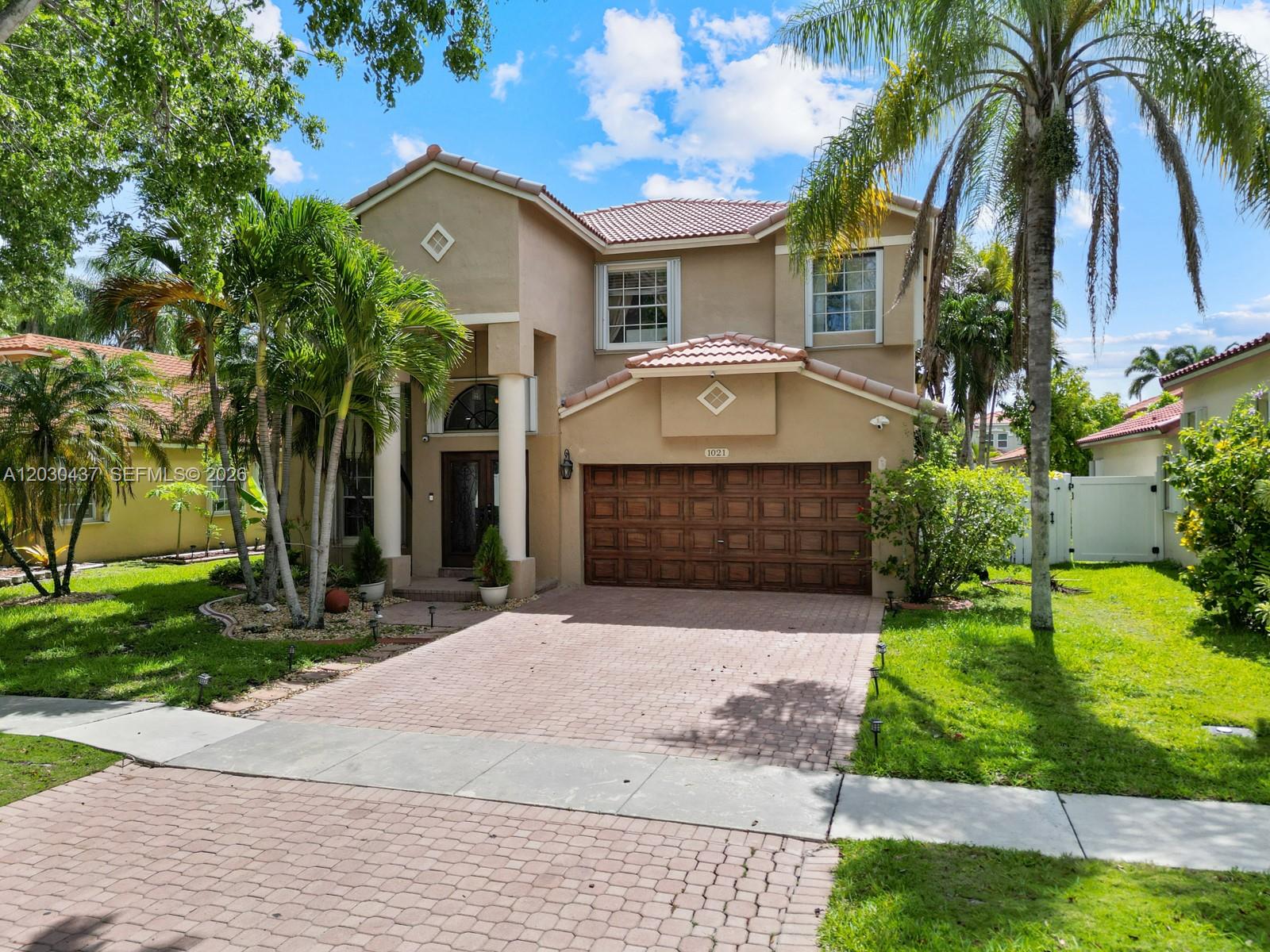 1021 NW 185th Ter, Pembroke Pines FL 33029
