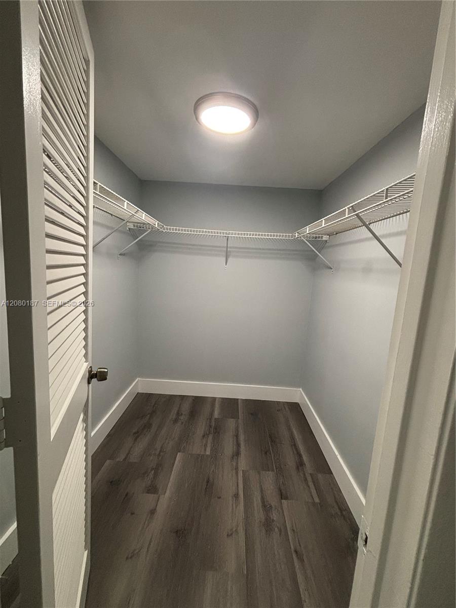 453 NE 210th Ter — Photo 4