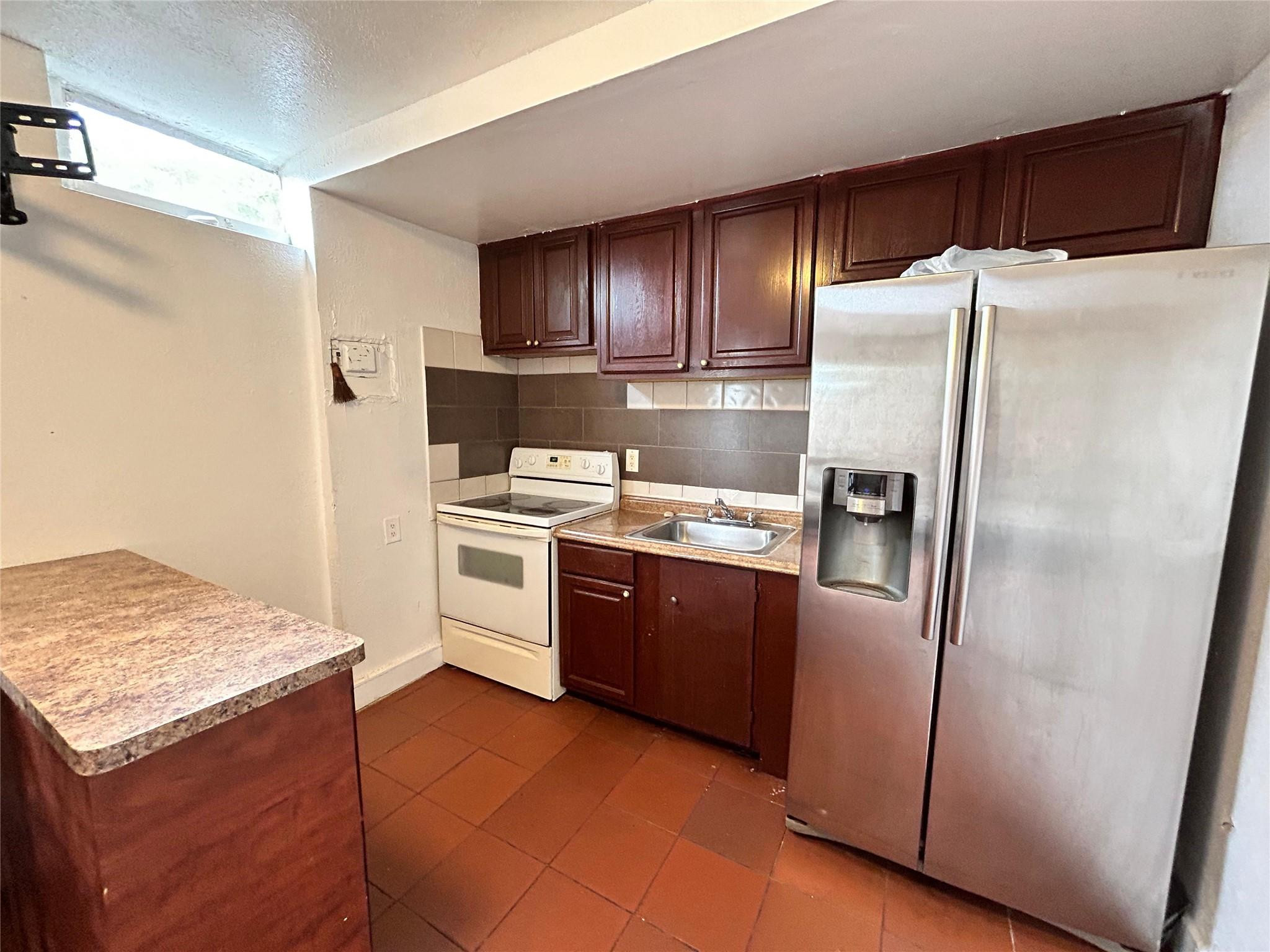 112 Newton Road # Back, West Park FL 33023