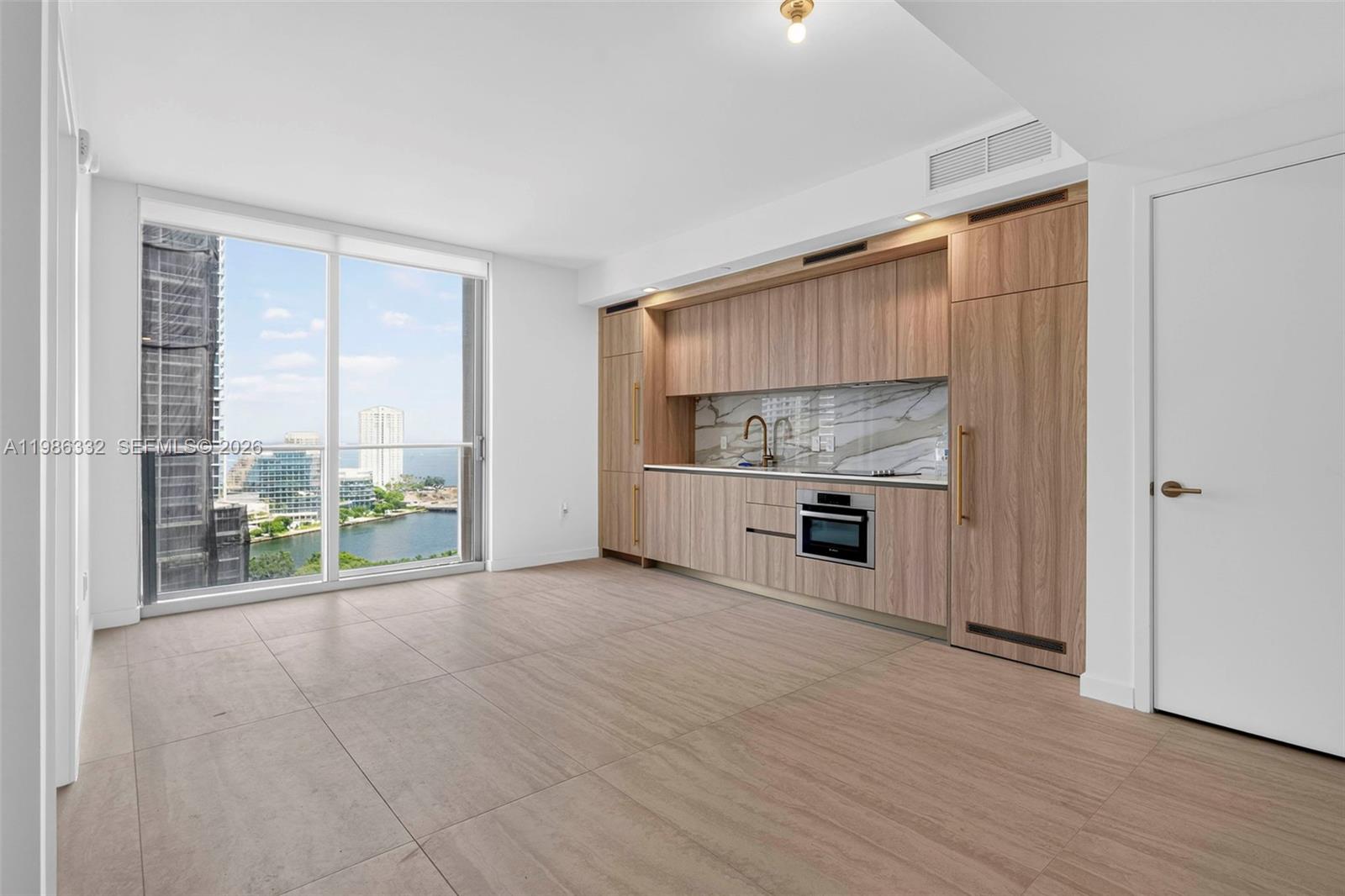 77 SE 5 St # 2015, Miami FL 33131