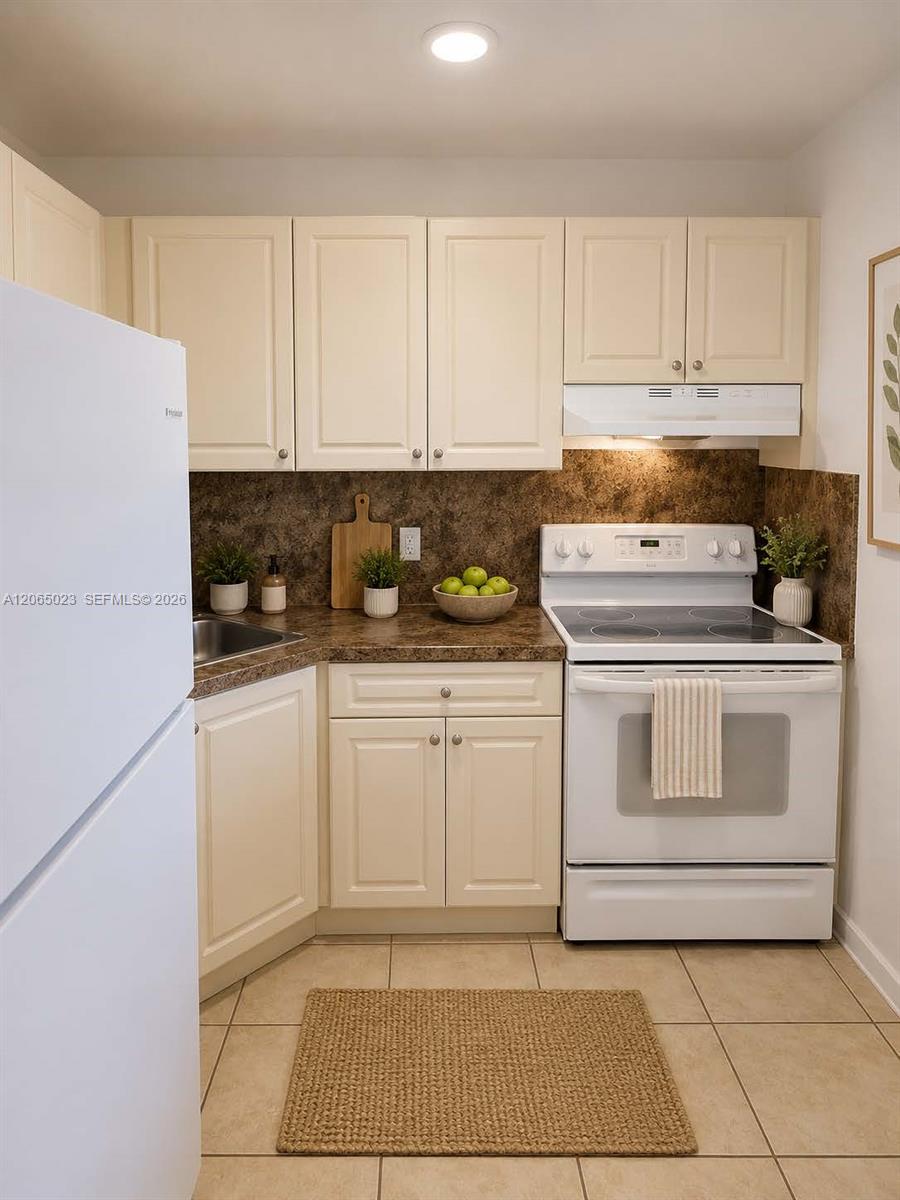 10900 SW 196th St # 420, Cutler Bay FL 33157