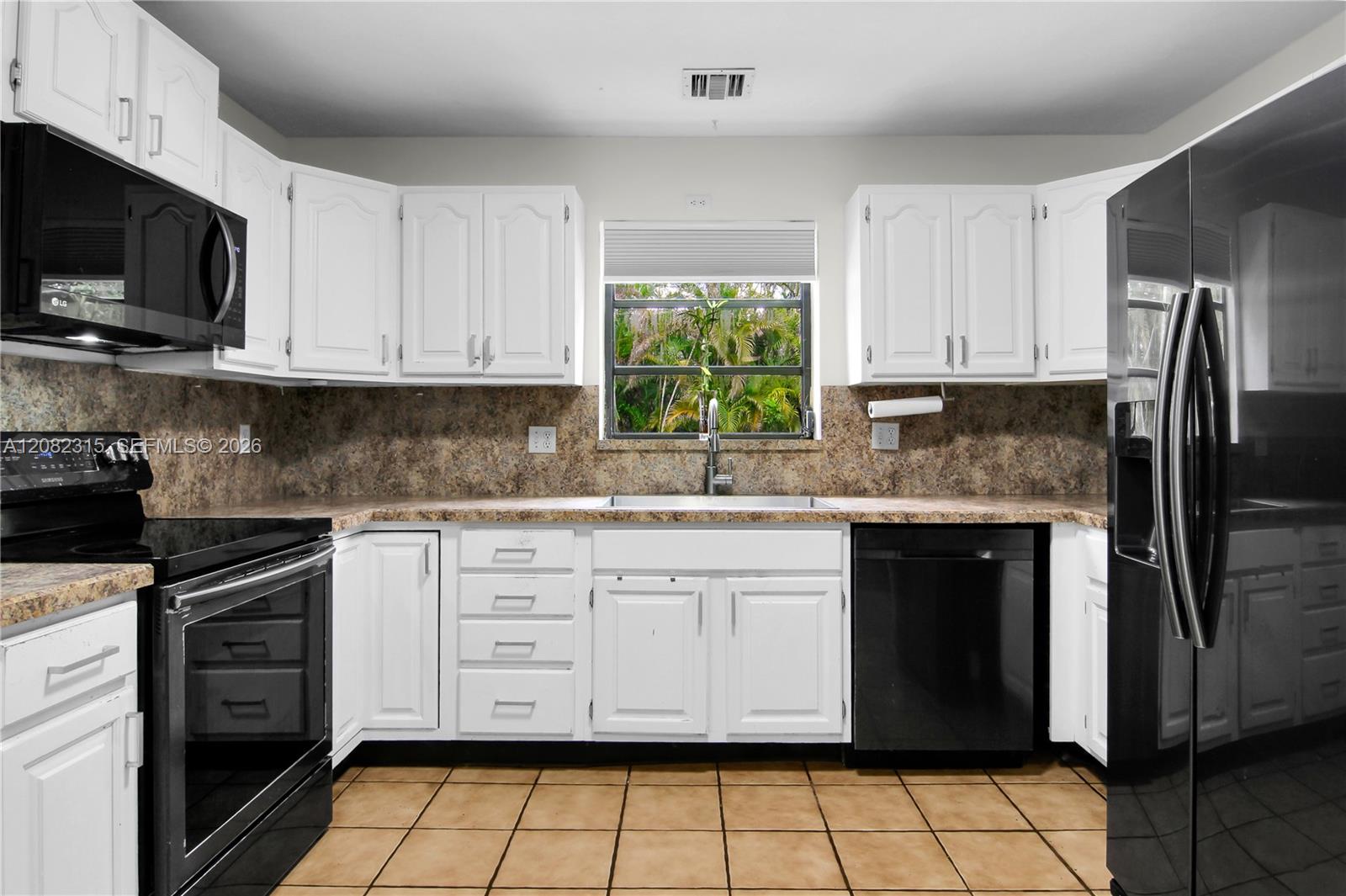 17110 SW 64th Ct — Photo 5