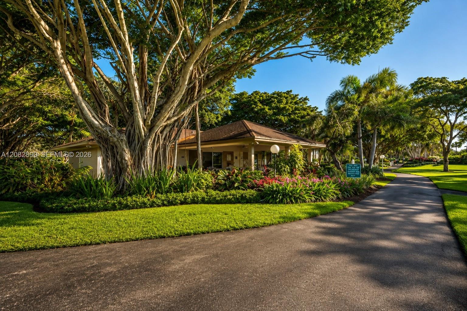 555 Oaks Ln # 107, Pompano Beach FL 33069