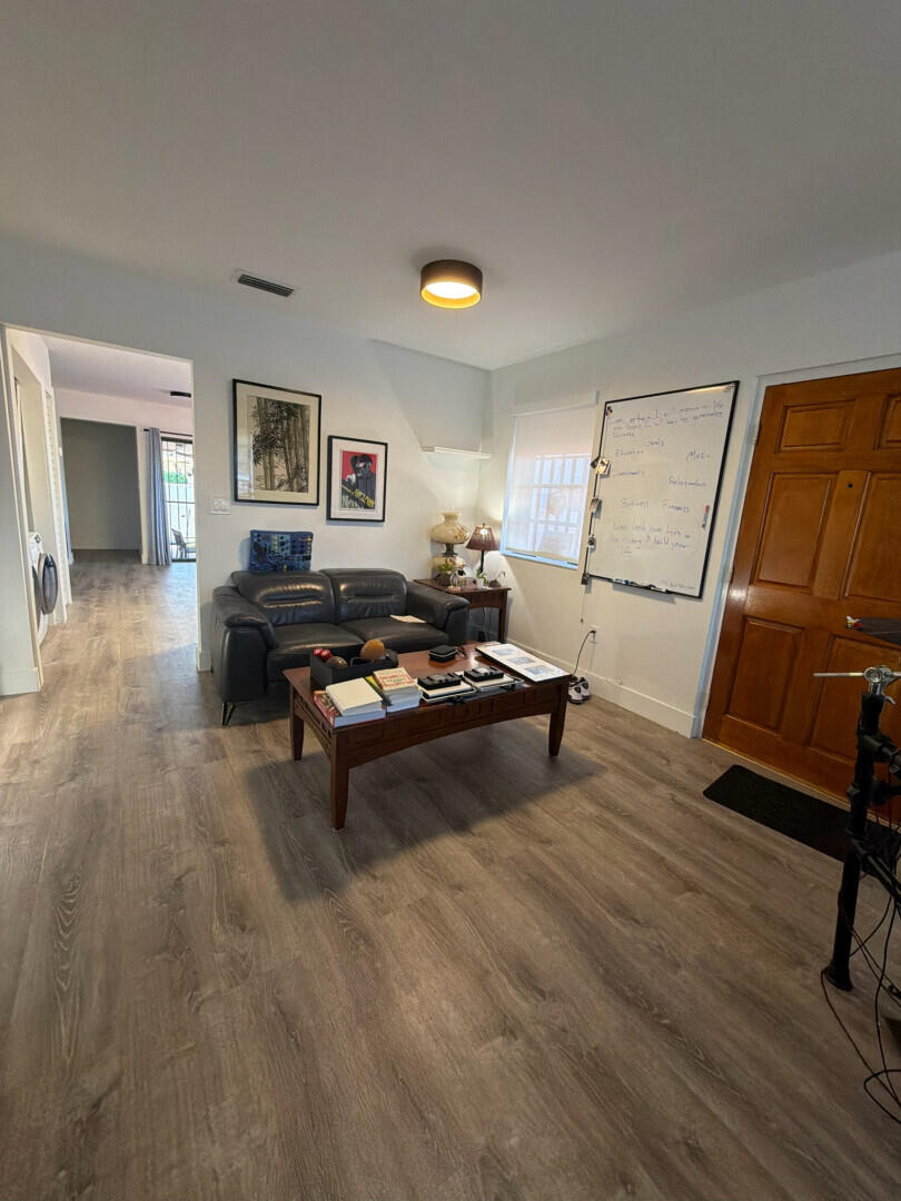 1212 SW 30TH Place — Photo 2