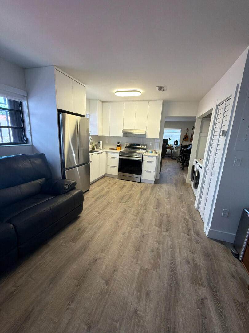 1212 SW 30TH Place — Photo 4