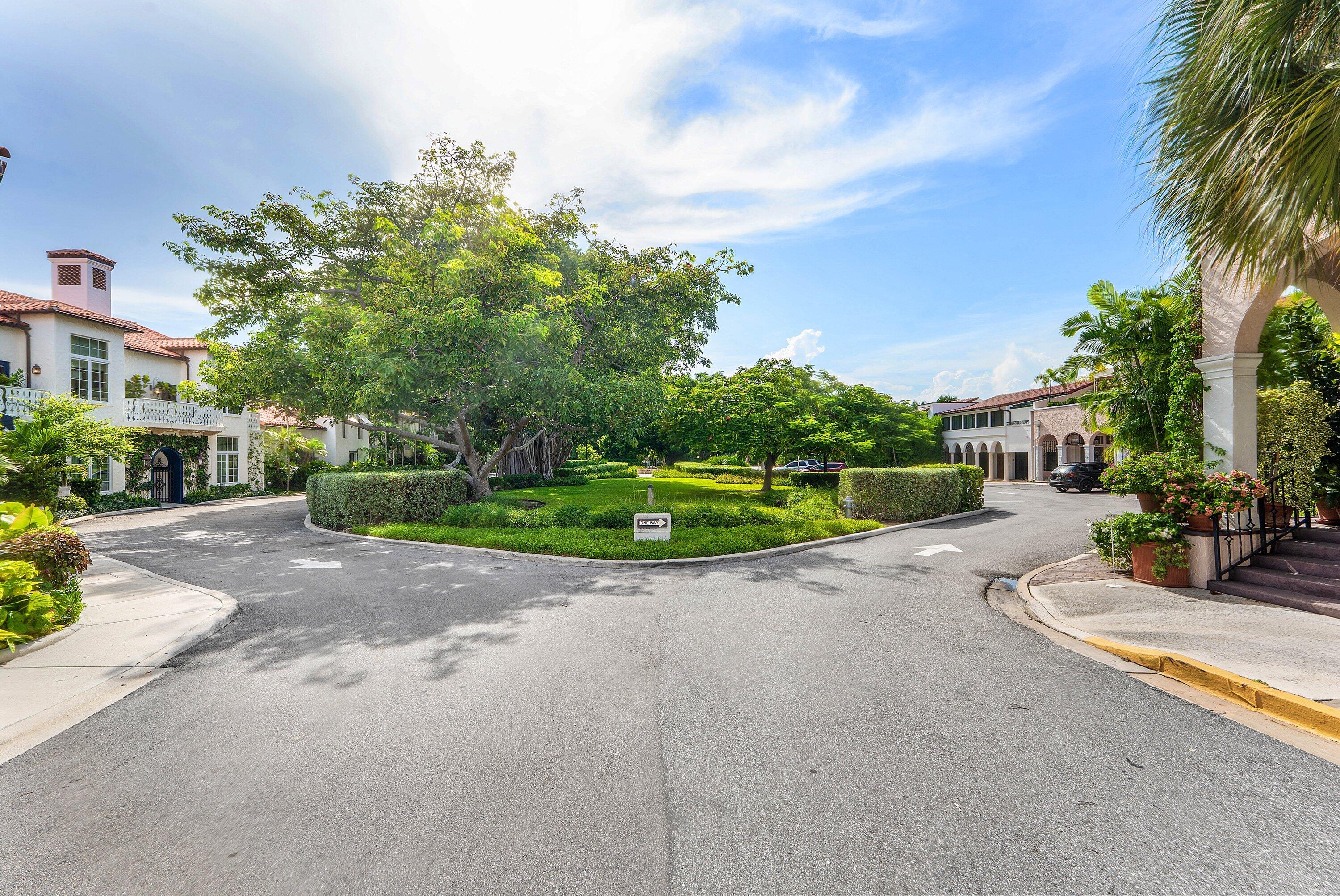 215 PHIPPS Plaza # 2, Palm Beach FL 33480