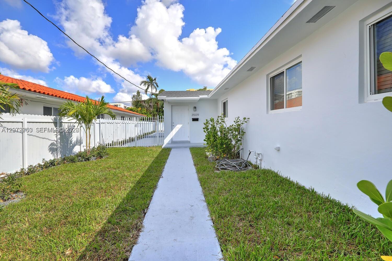 3509 SW 23rd Ter # 3509 — Photo 2