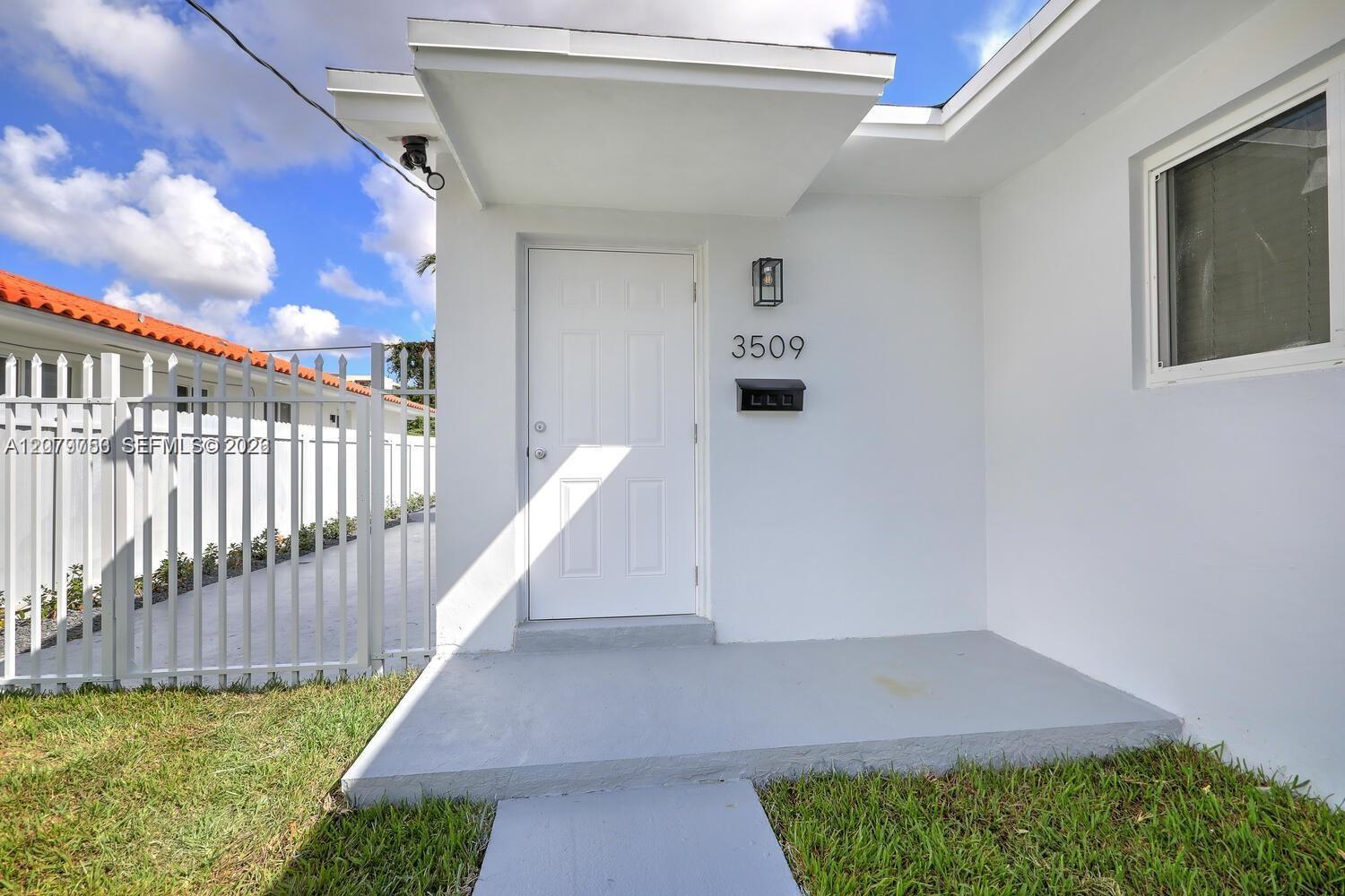 3509 SW 23rd Ter # 3509 — Photo 3
