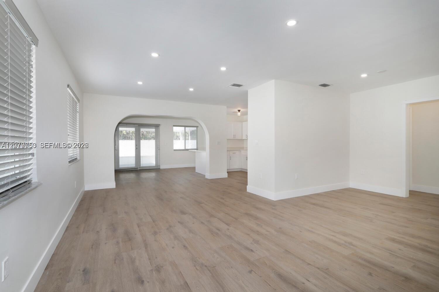 3509 SW 23rd Ter # 3509 — Photo 4