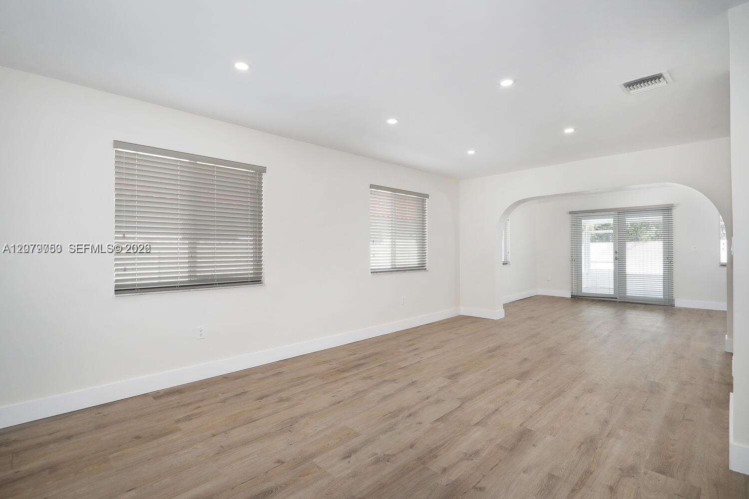 3509 SW 23rd Ter # 3509 — Photo 5