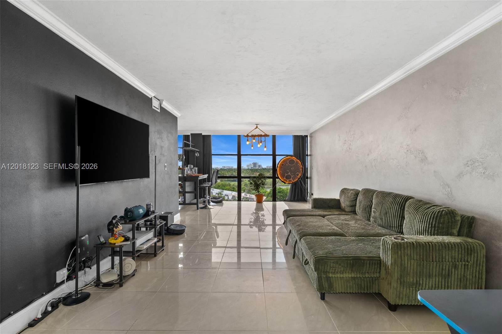 1000 Parkview Dr # 1025, Hallandale Beach FL 33009