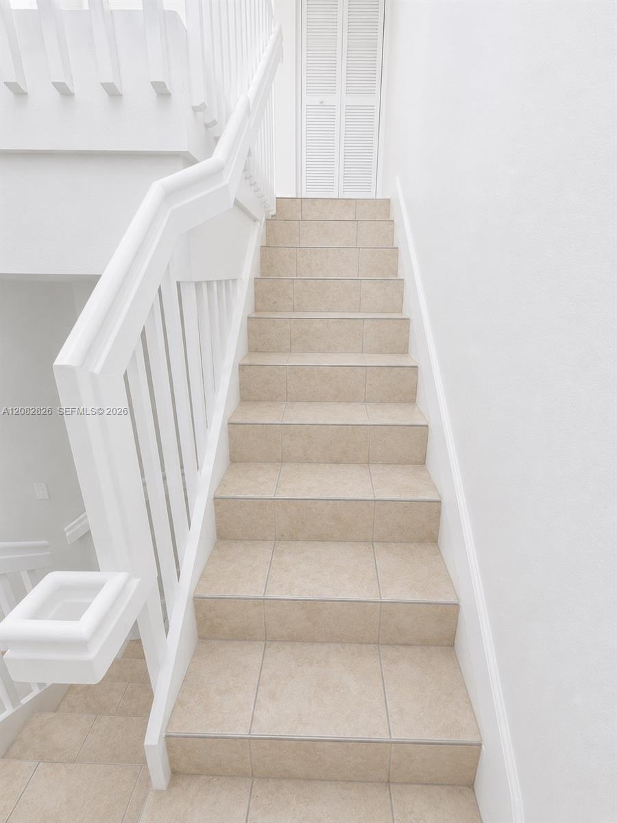 1570 NE 33rd Rd # 11 — Photo 5
