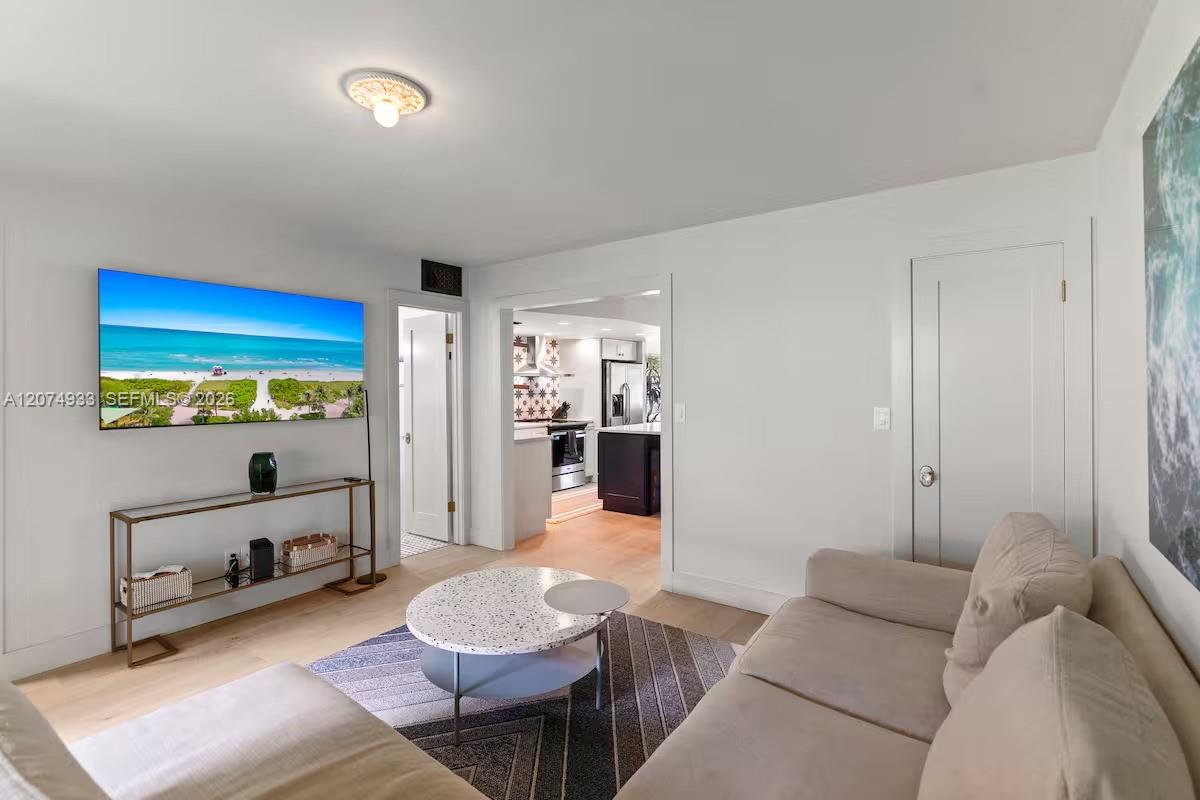 650 N Rio Vista Blvd — Photo 3