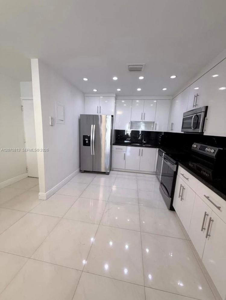 4060 N Hills Dr # 31 — Photo 3