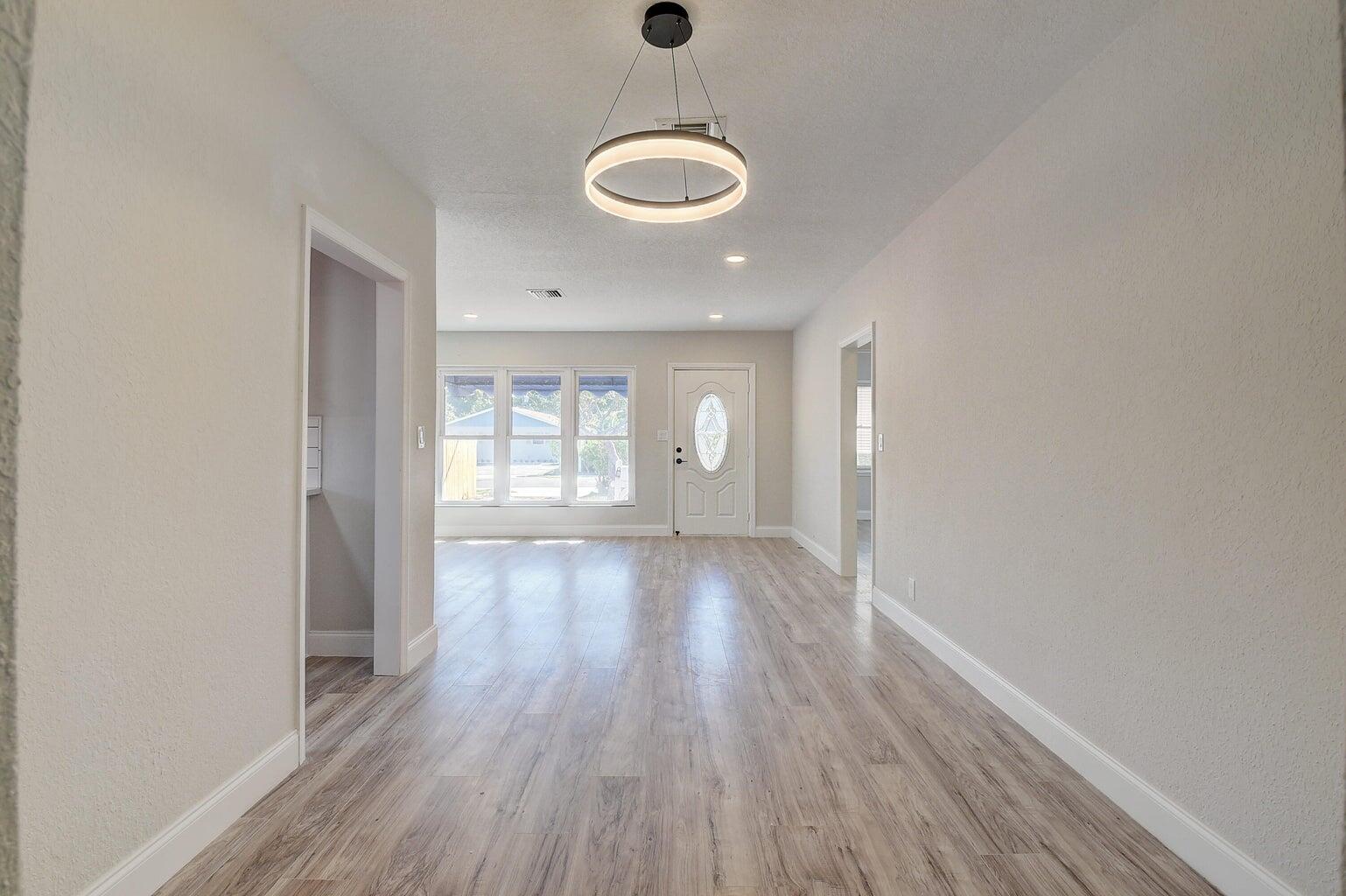 348 SE 4th Avenue SE — Photo 5
