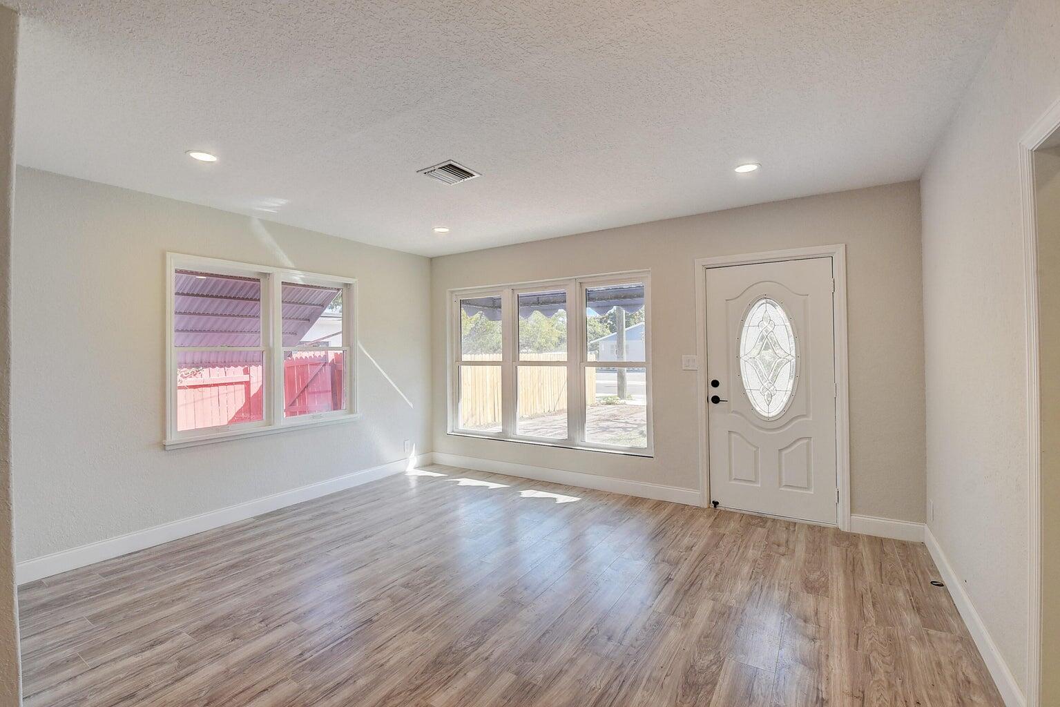 348 SE 4th Avenue SE — Photo 3