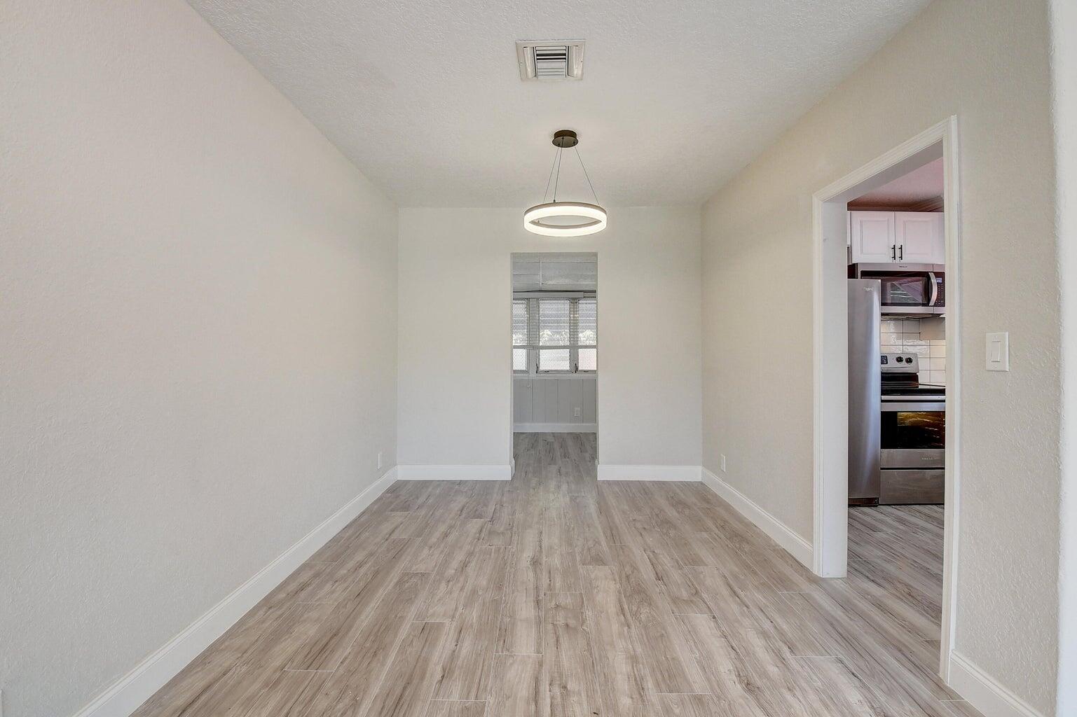 348 SE 4th Avenue SE — Photo 4