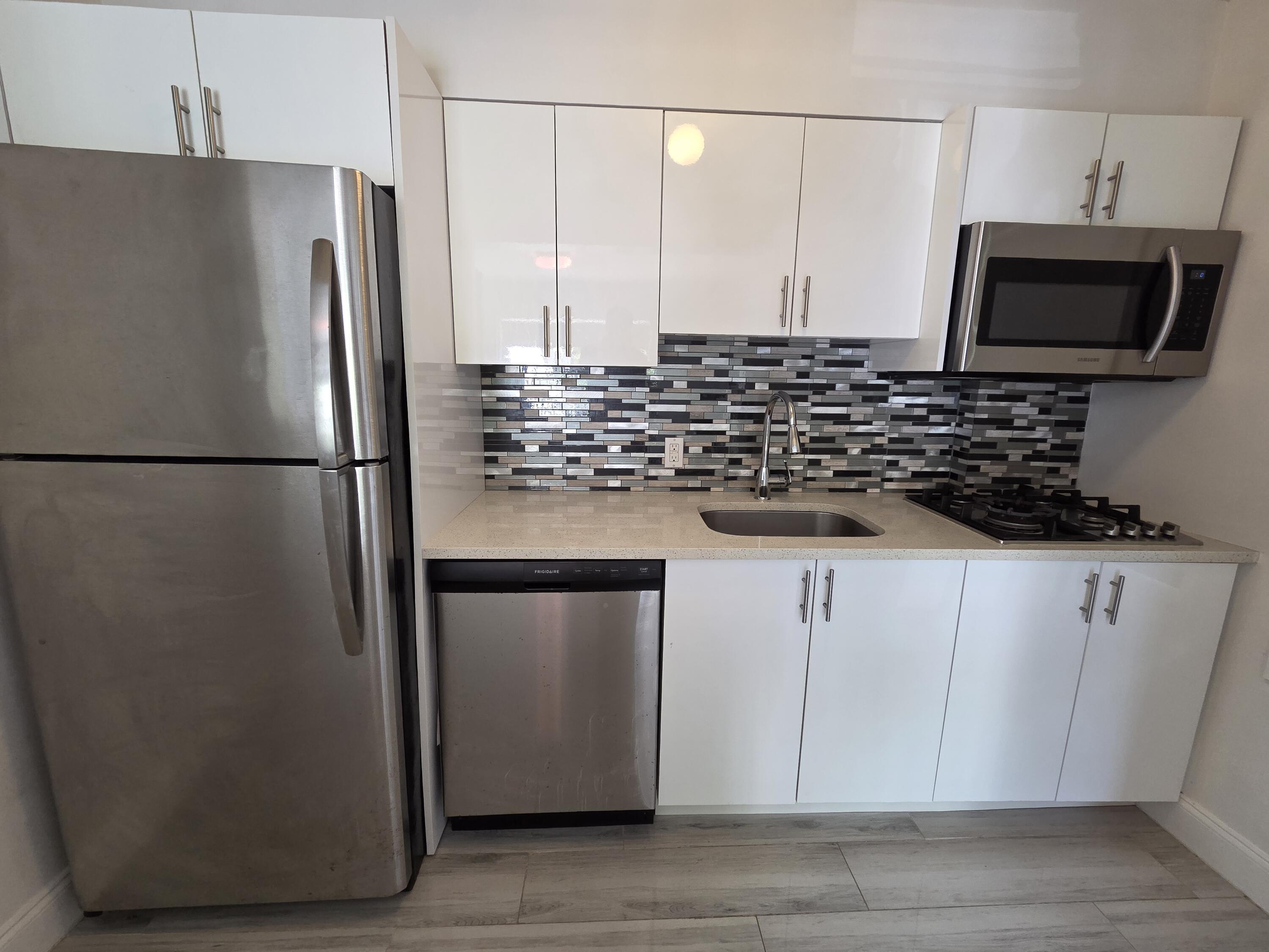 1605 E BROWARD Boulevard # 6 — Photo 3
