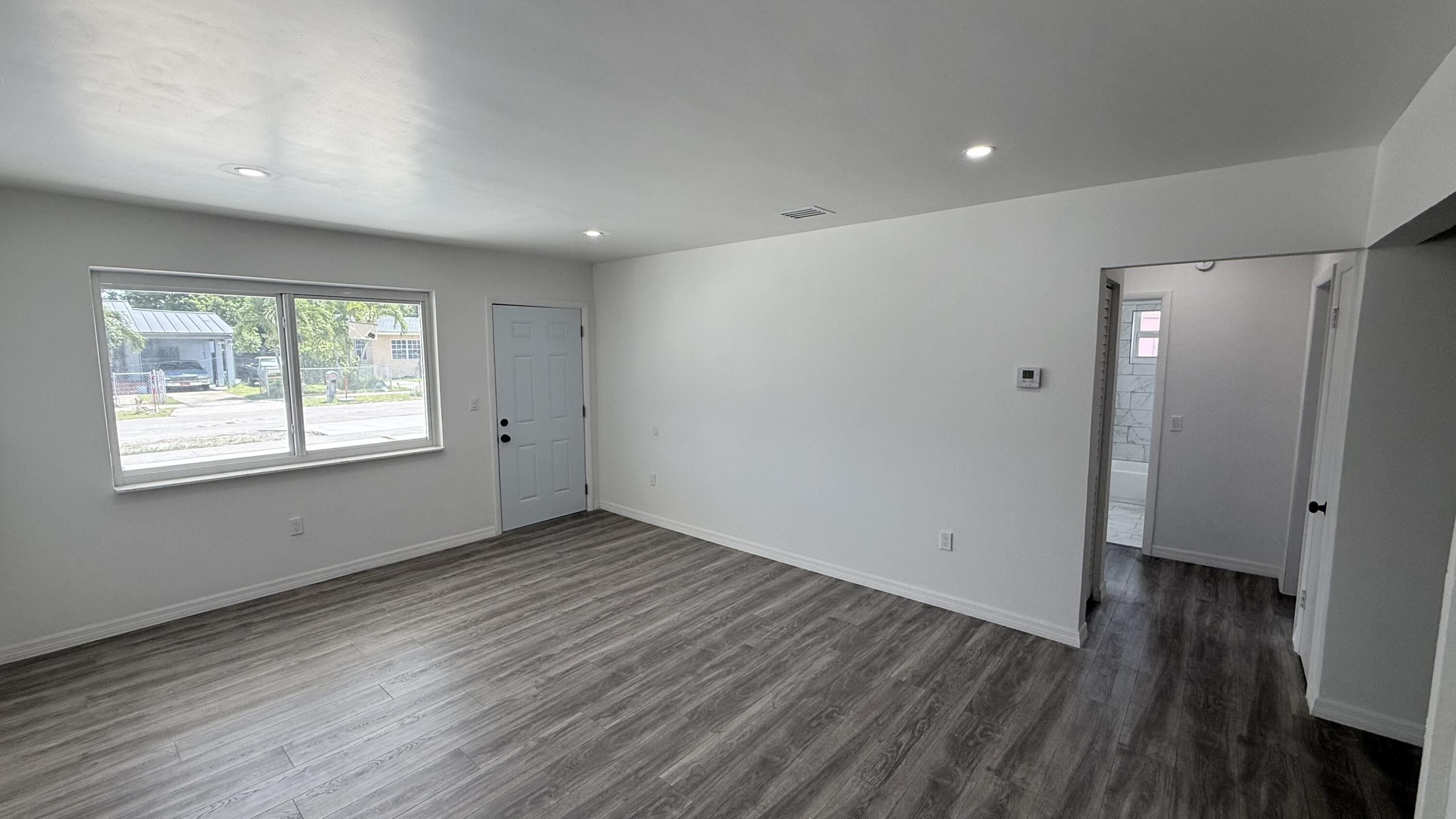 1063 NW 108th Terrace — Photo 4