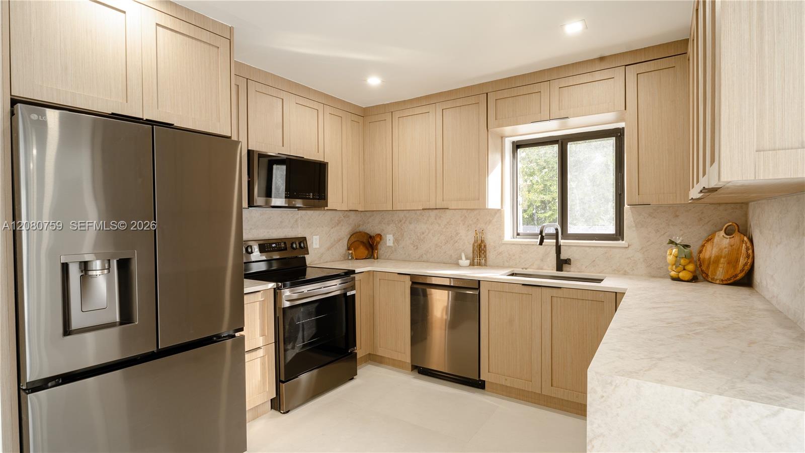 1221 Biarritz Dr — Photo 2