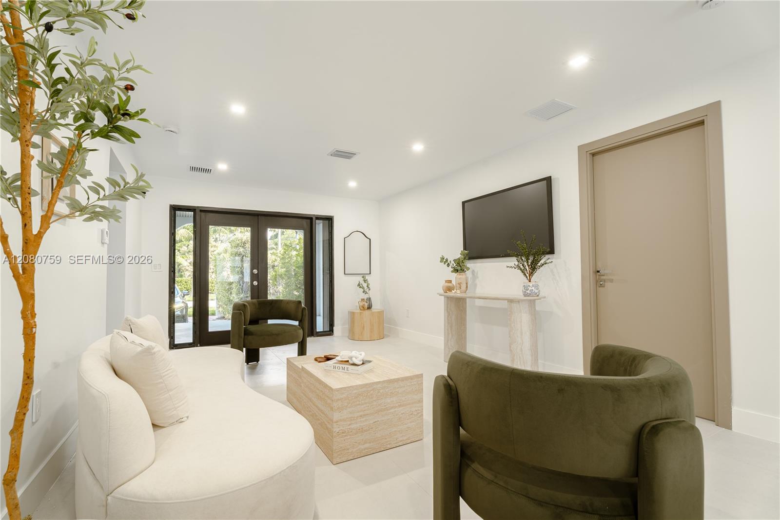 1221 Biarritz Dr — Photo 4