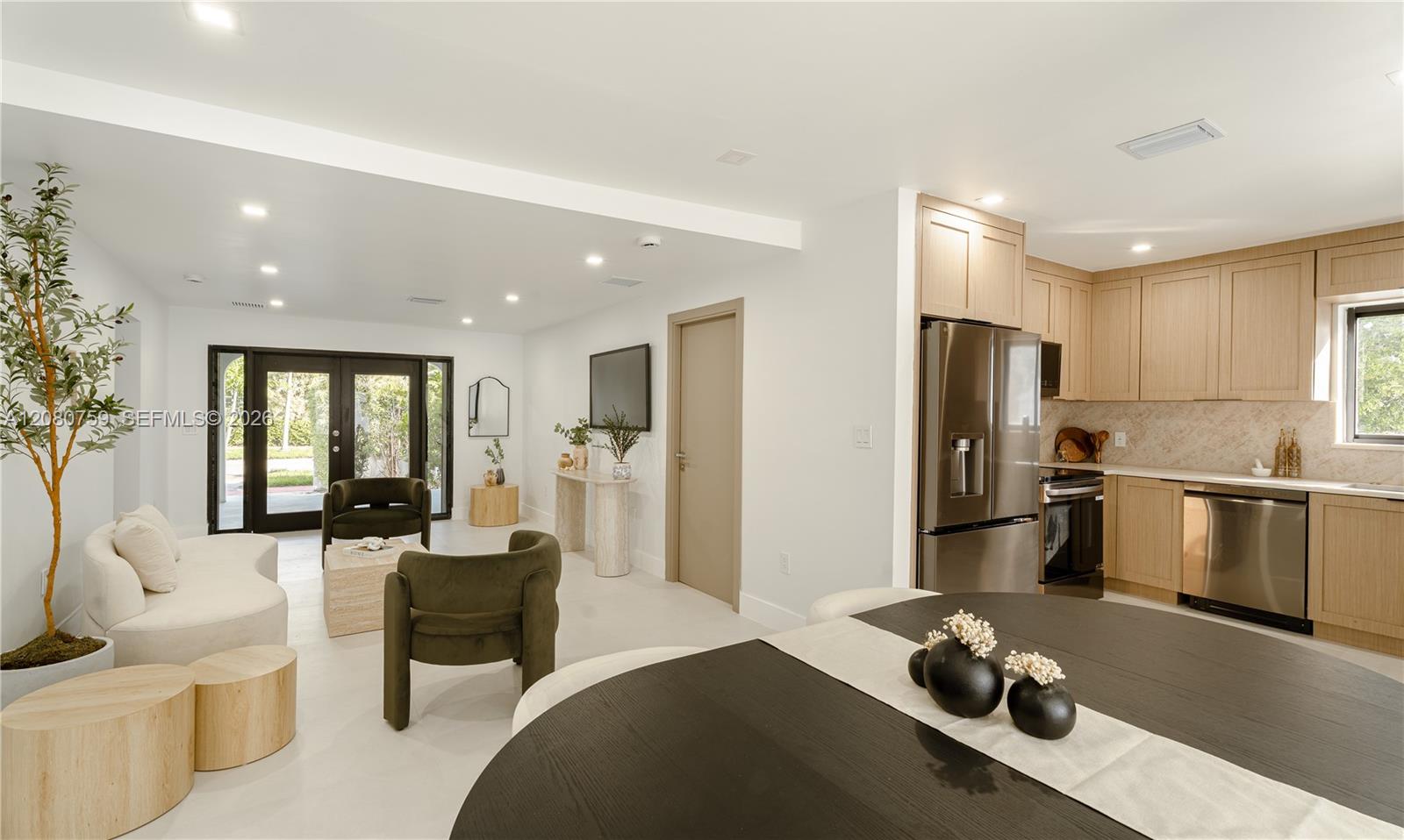 1221 Biarritz Dr — Photo 5