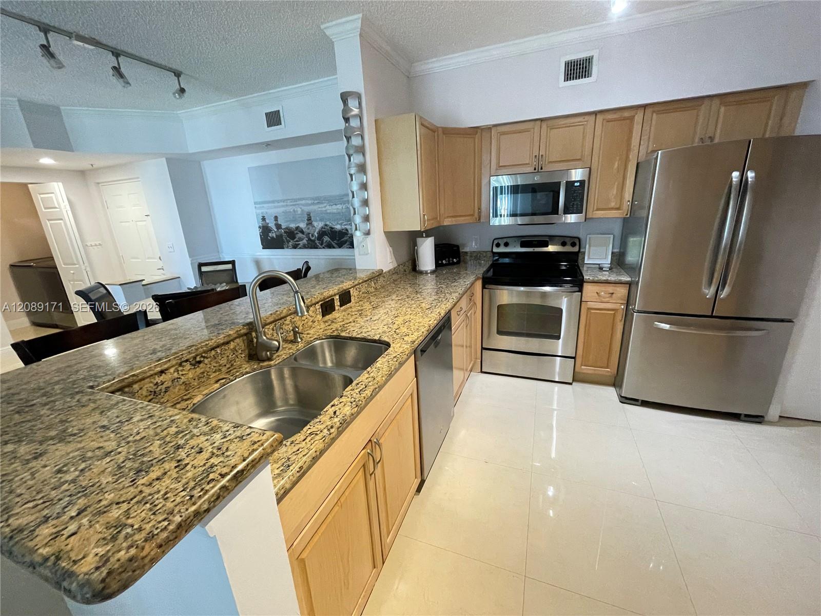 17100 N Bay Rd # 1816 — Photo 3