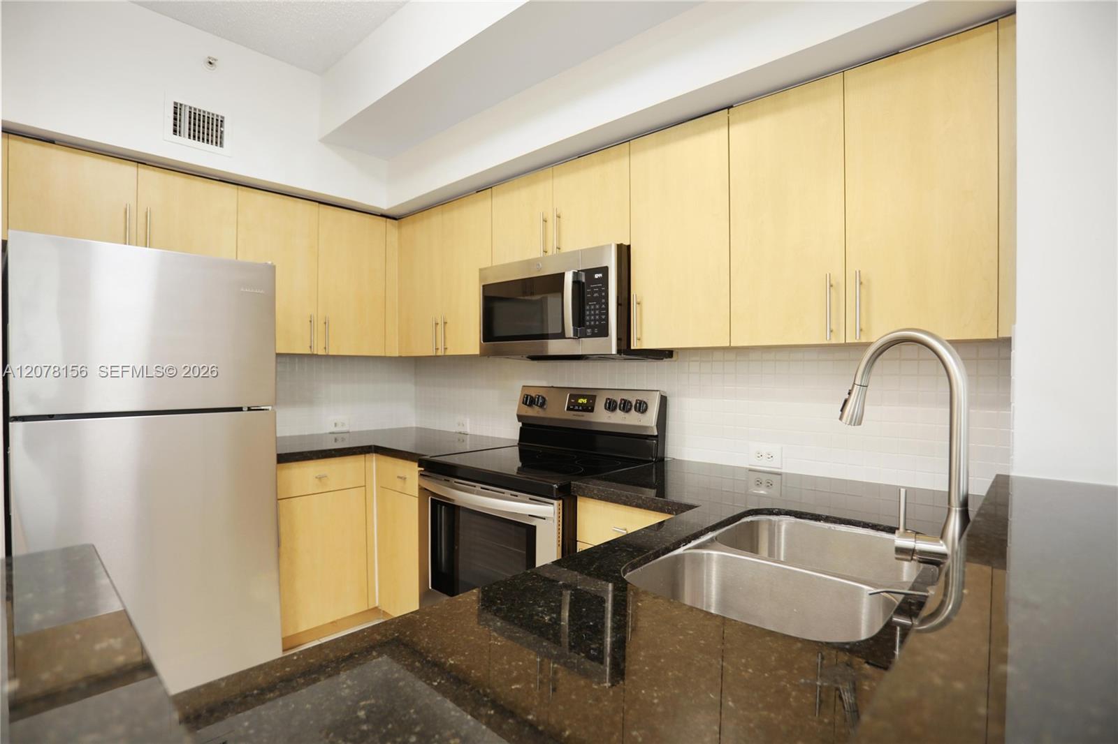 2941 NE 185th St # 1305 — Photo 4