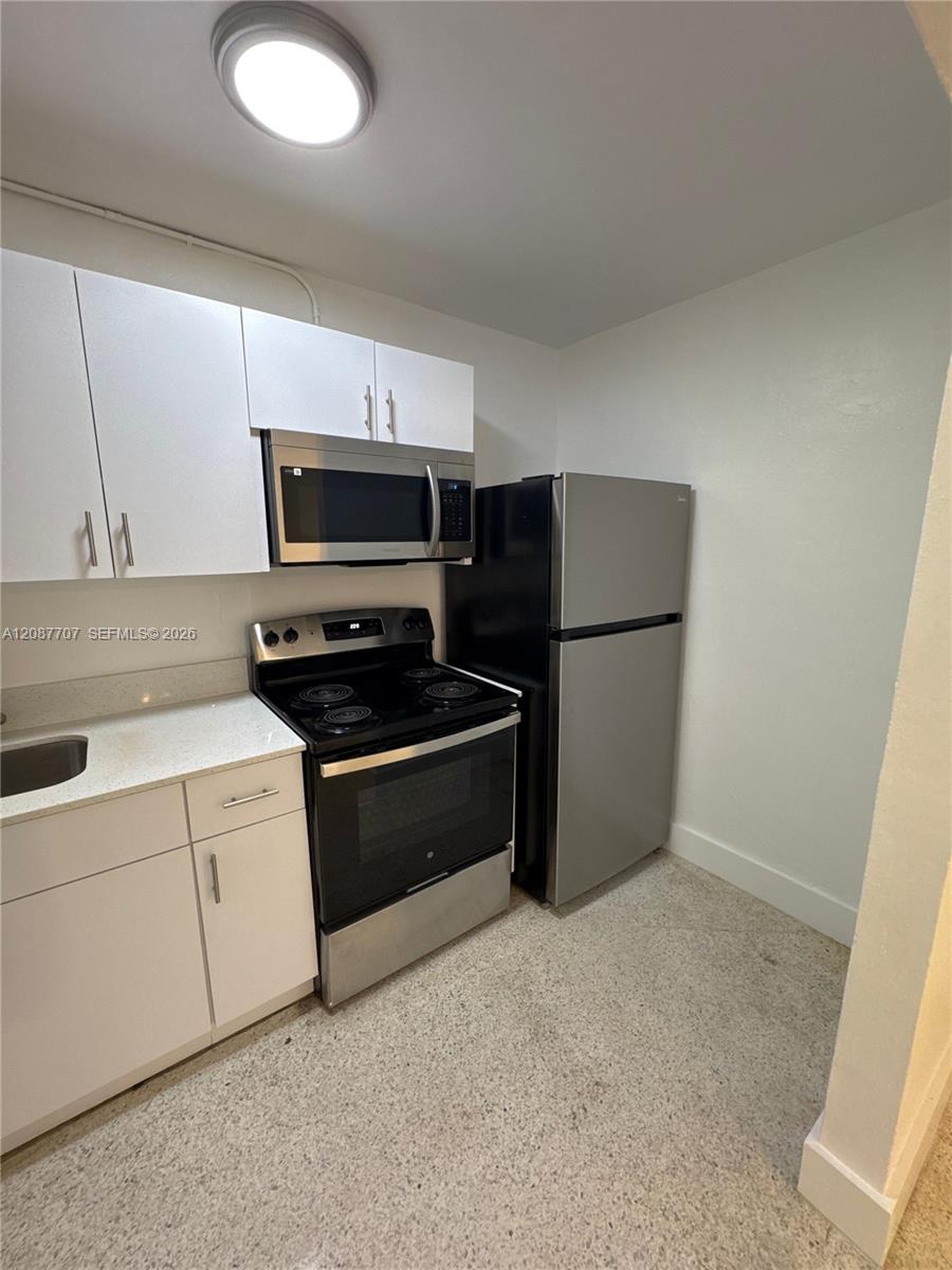649 SW 7th St # 10 — Photo 4