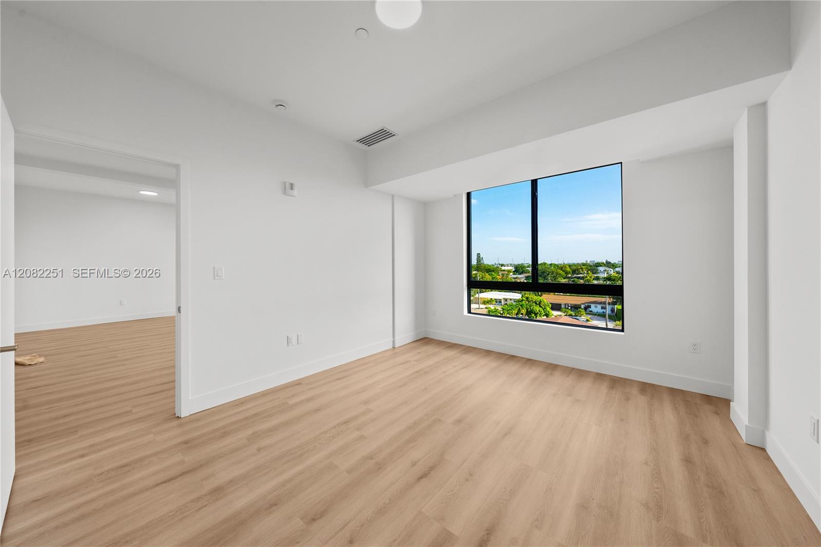 215 SE 4th St # 202 — Photo 3