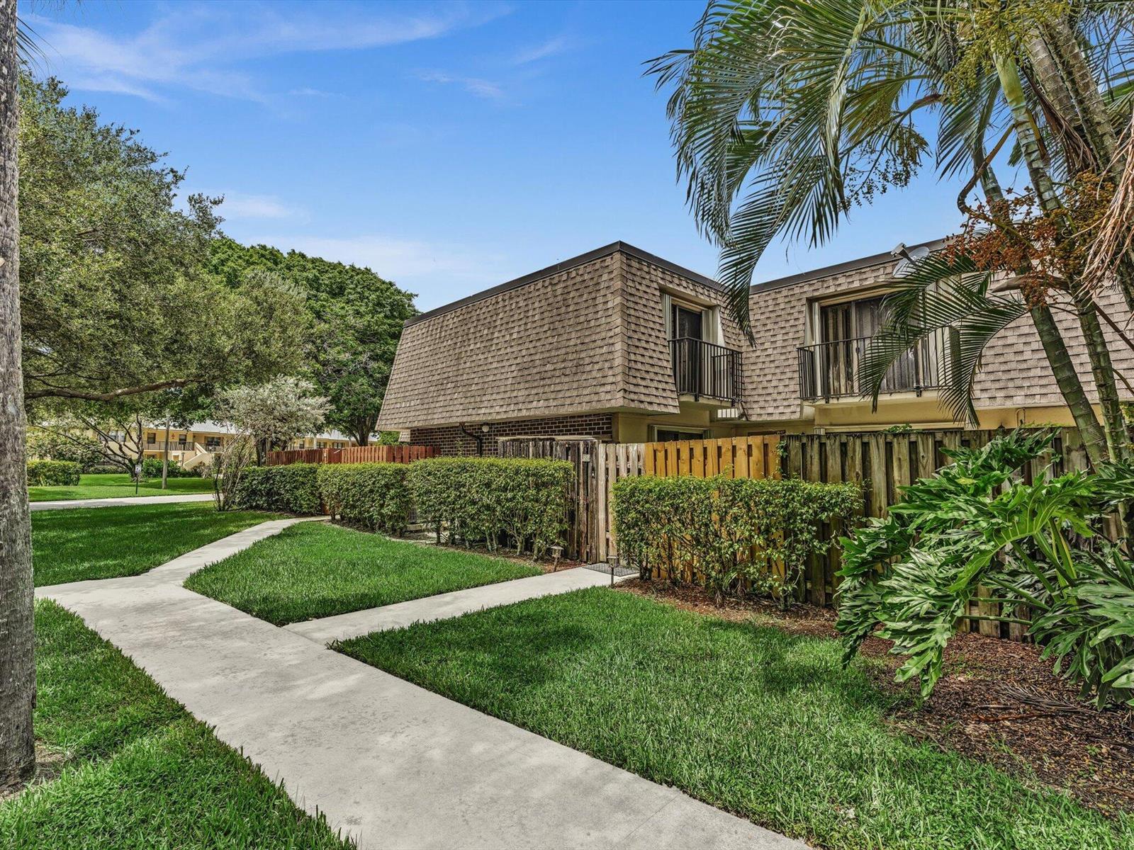 Walkway to 2909 SW 22nd Circle