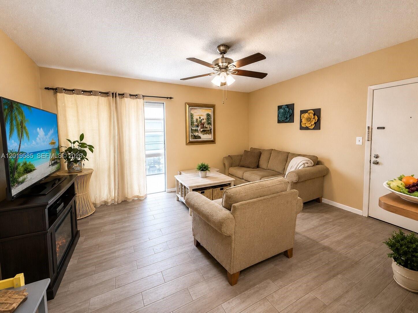 7837 Ashmont Cir # 212 — Photo 3