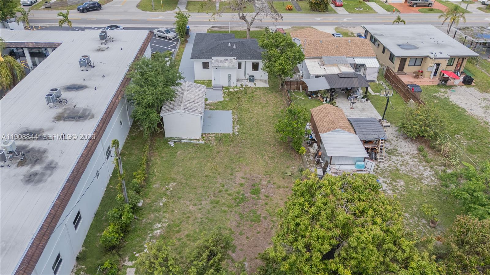 2462 Johnson St — Photo 5