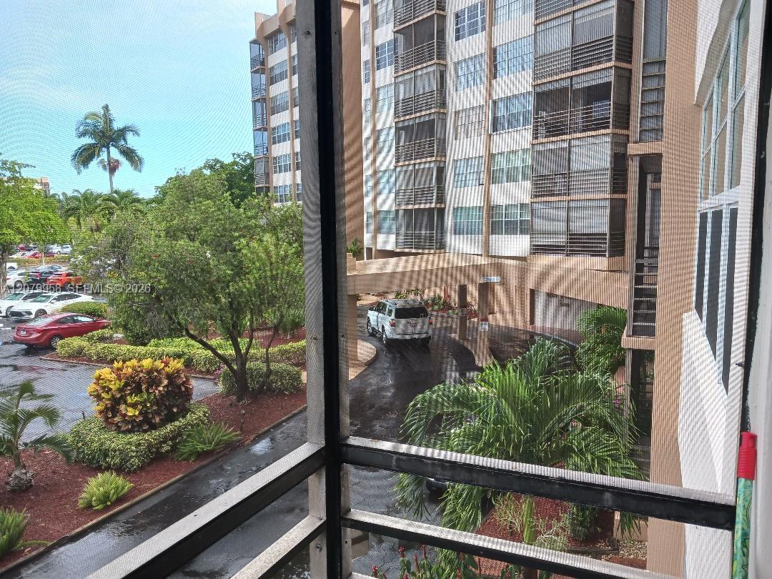 900 St Charles Pl # 213 — Photo 4