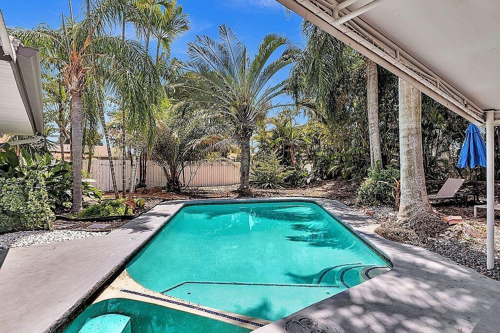 1580 NE 35TH Street, Oakland Park FL 33334
