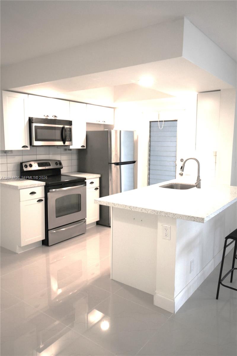 2166 NE 56th St # 203 — Photo 3