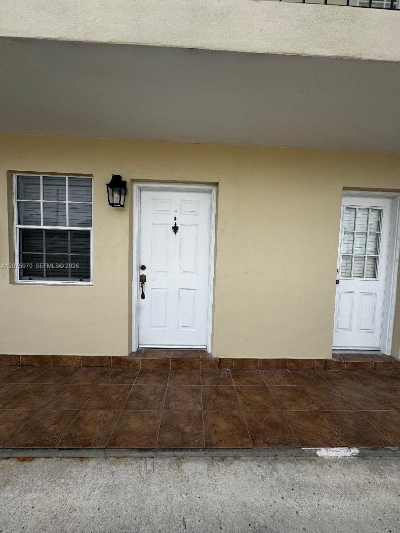 2725 SW 25th St # 3 — Photo 2