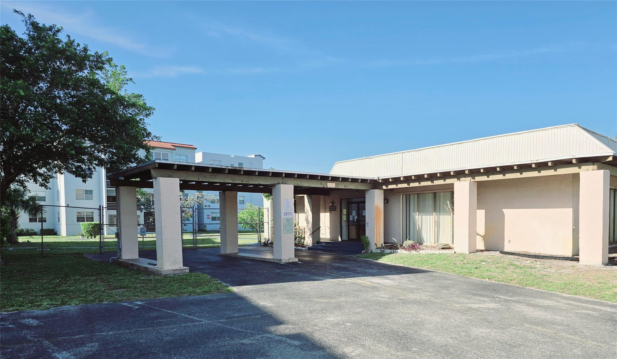 2860 SOMERSET Drive # 317K — Photo 3