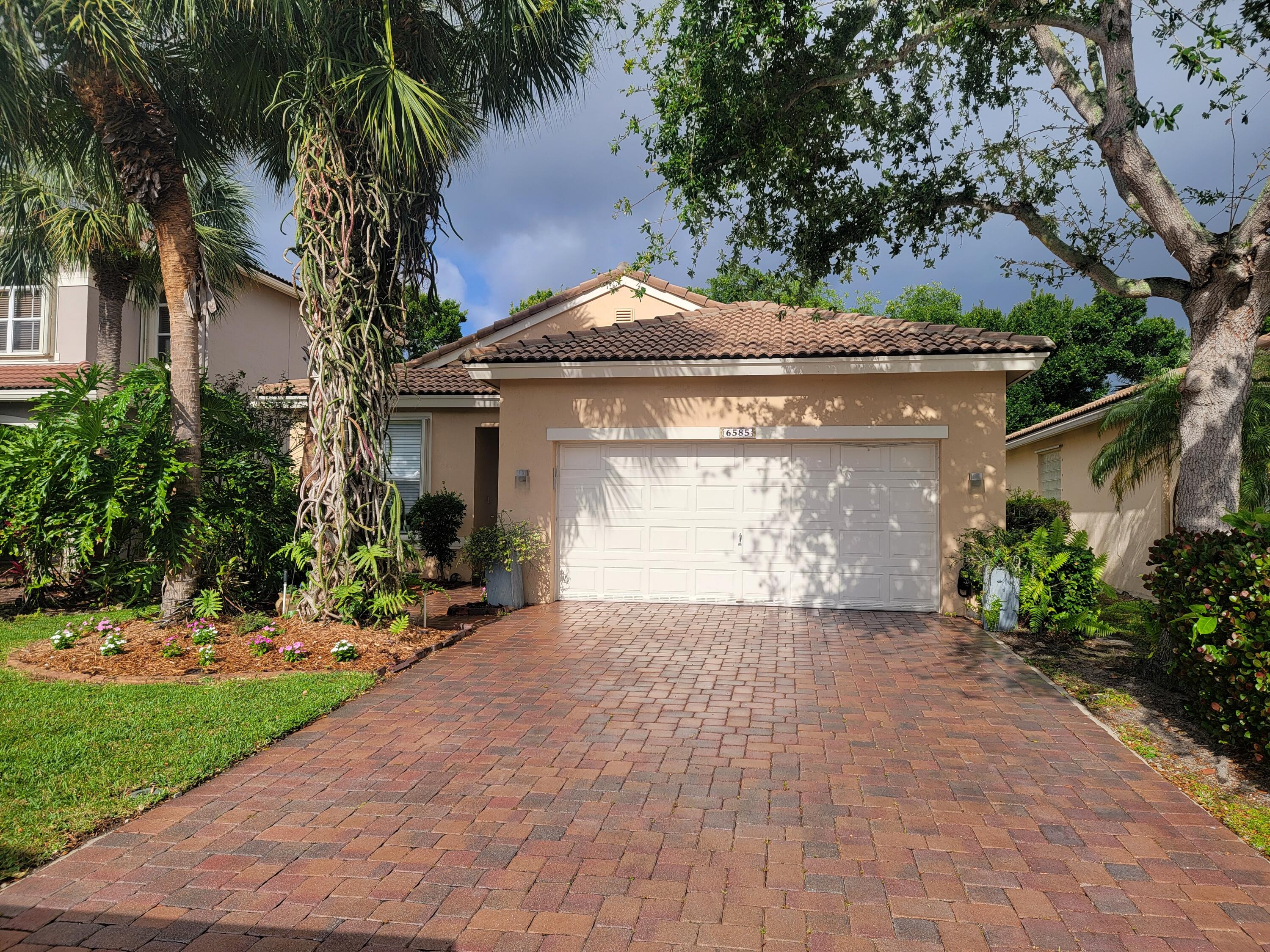 6585 Lurais Drive, Lake Worth FL 33463