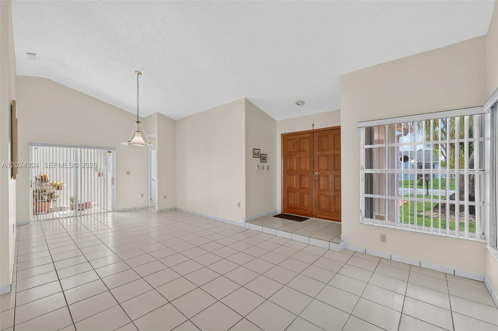 13440 SW 28th St — Photo 3
