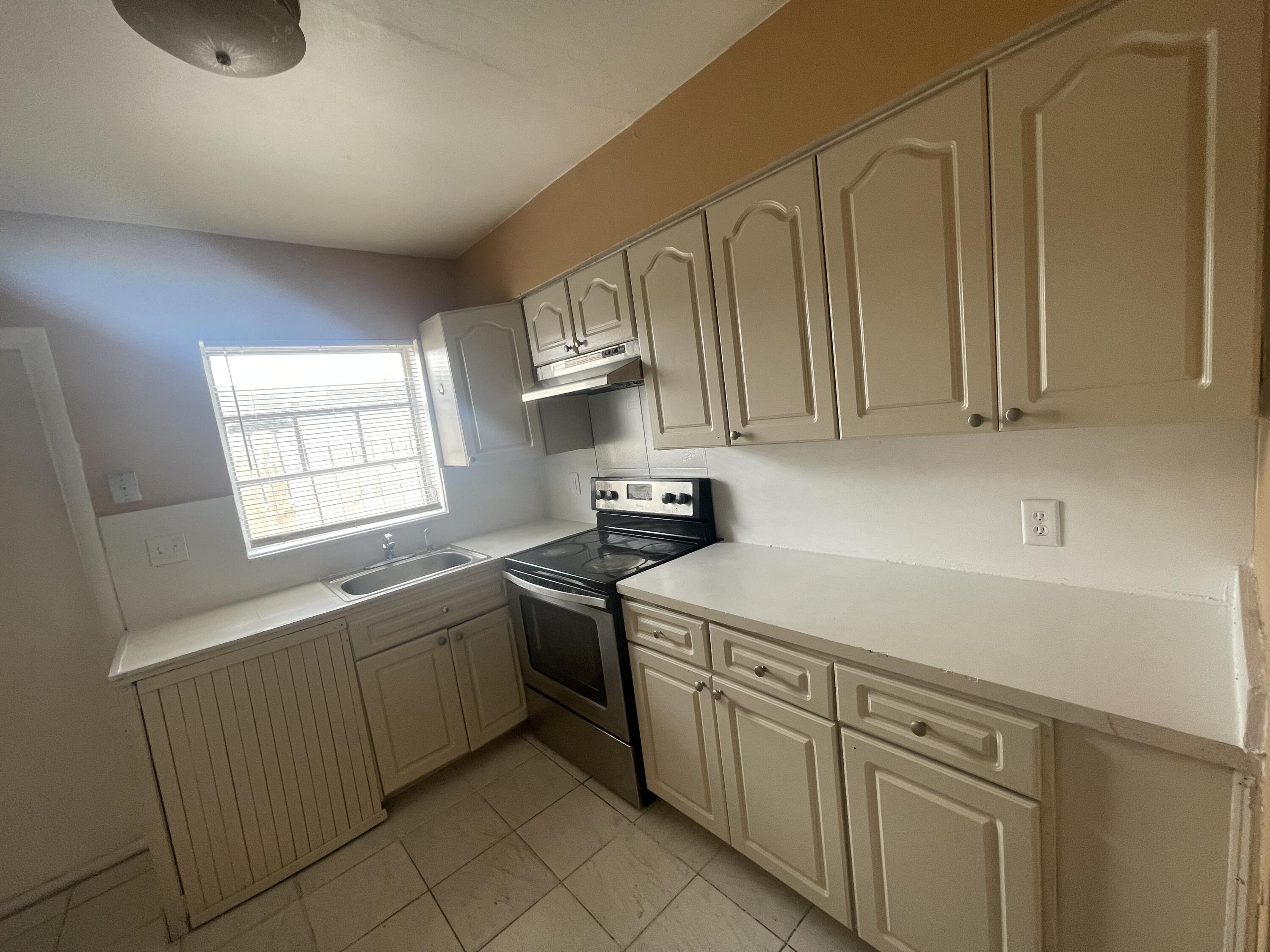 1316 NW 8TH Avenue # A — Photo 3