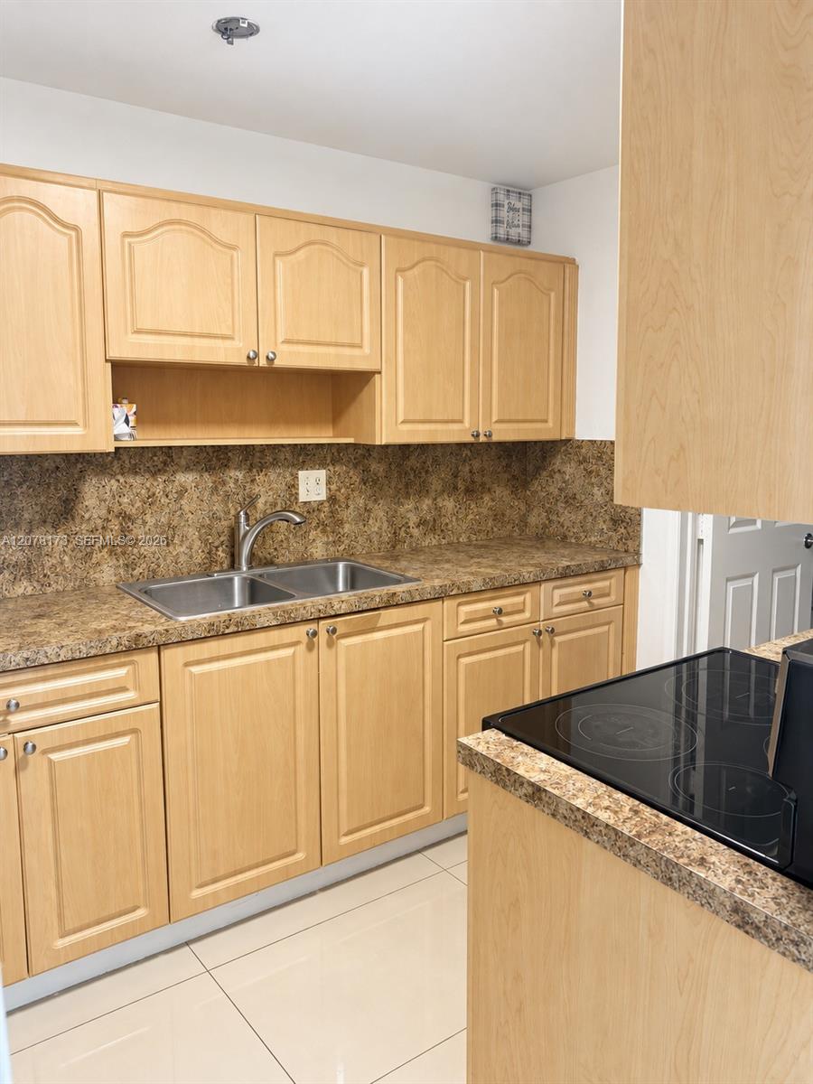 11221 SW 33rd Cir Pl — Photo 3