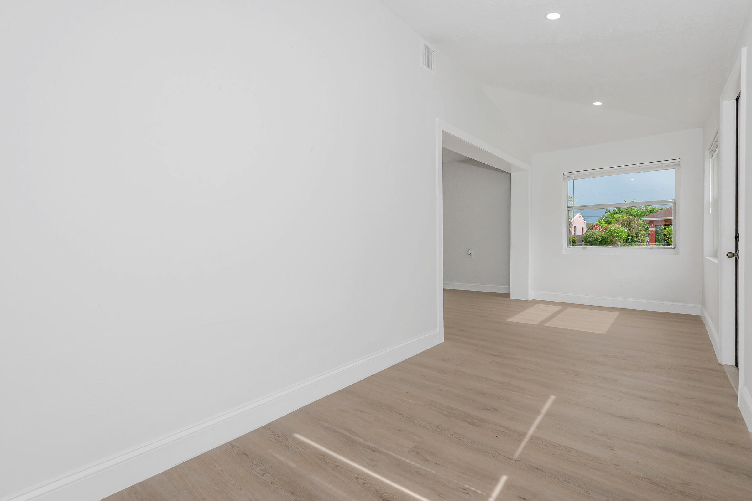 546 NW 5th Avenue — Photo 5
