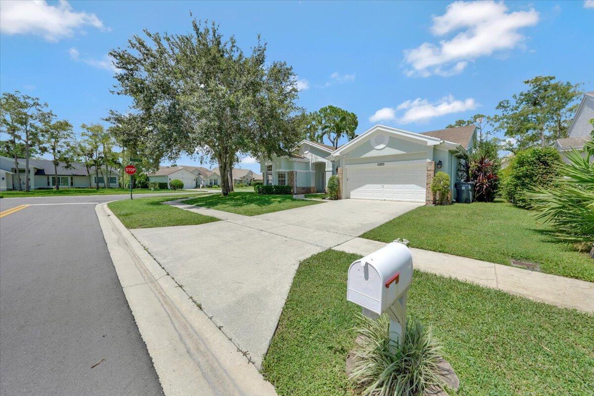 1040 WILD CHERRY Lane — Photo 3