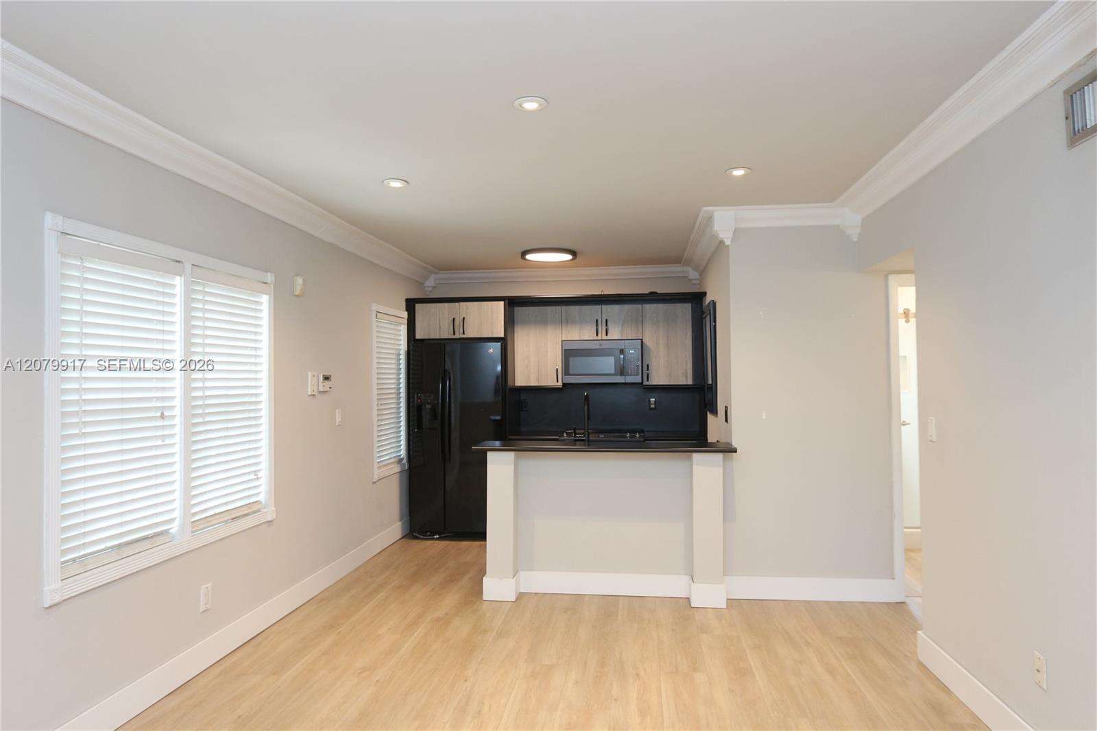 3375 Franklin Ave # B — Photo 5