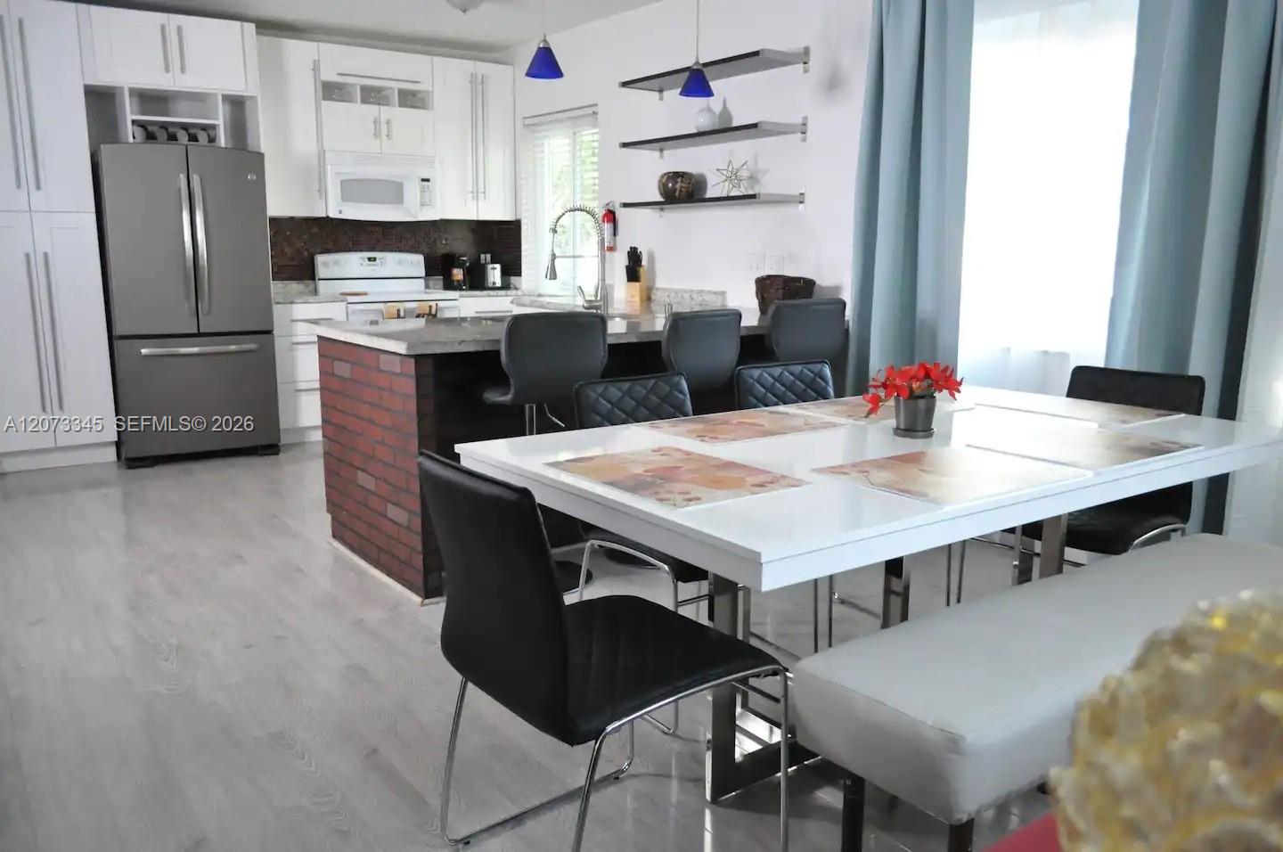 811 SW 11th St # 811 — Photo 3