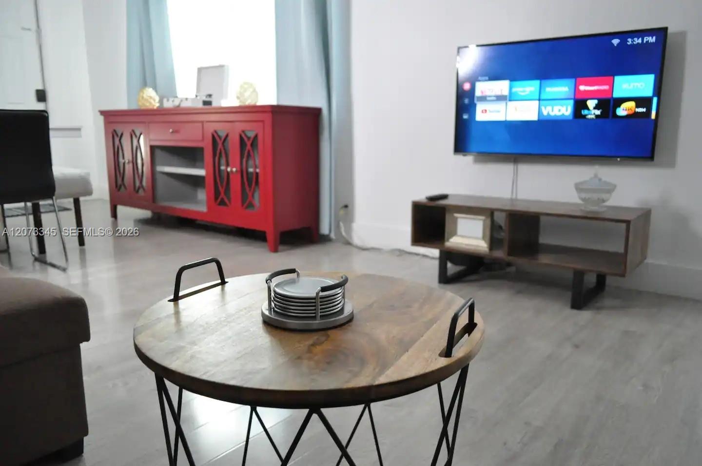 811 SW 11th St # 811 — Photo 5